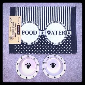 NWOT Top Paw 2 Medium Size Bowls with mat